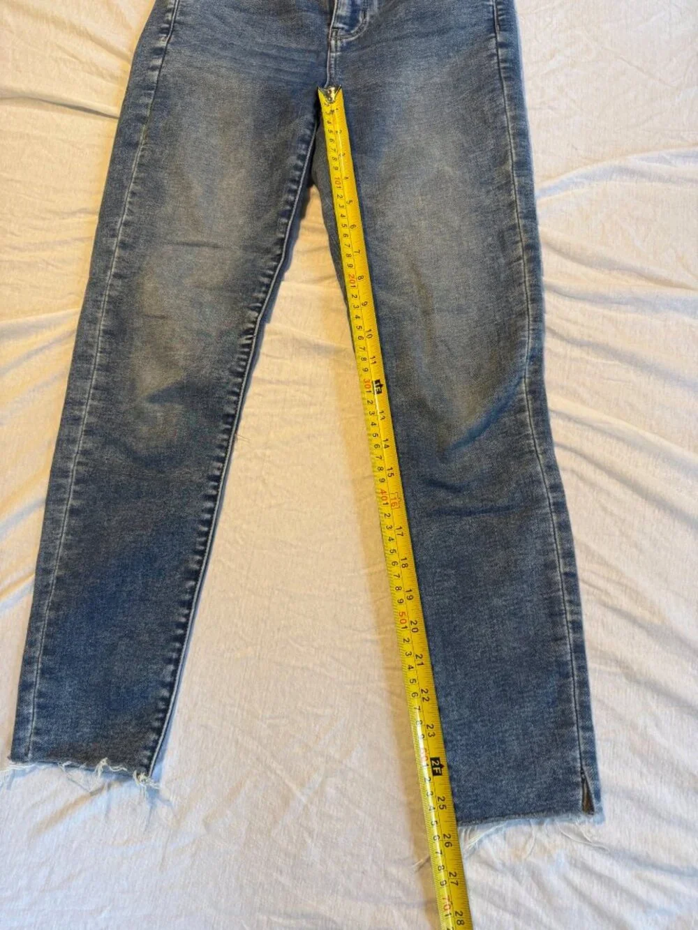 American Eagle hi Rise Jeans Size 4 Medium Blue Cotton Spandex Jeggings Raw Hem